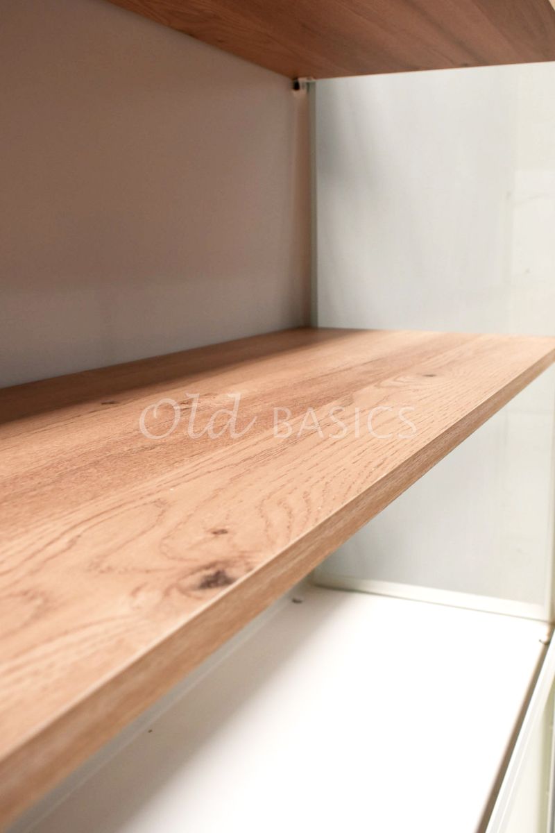 Detail van Apothekerskast Demi  Oak, 2 deuren, RAL9010, wit, materiaal staal